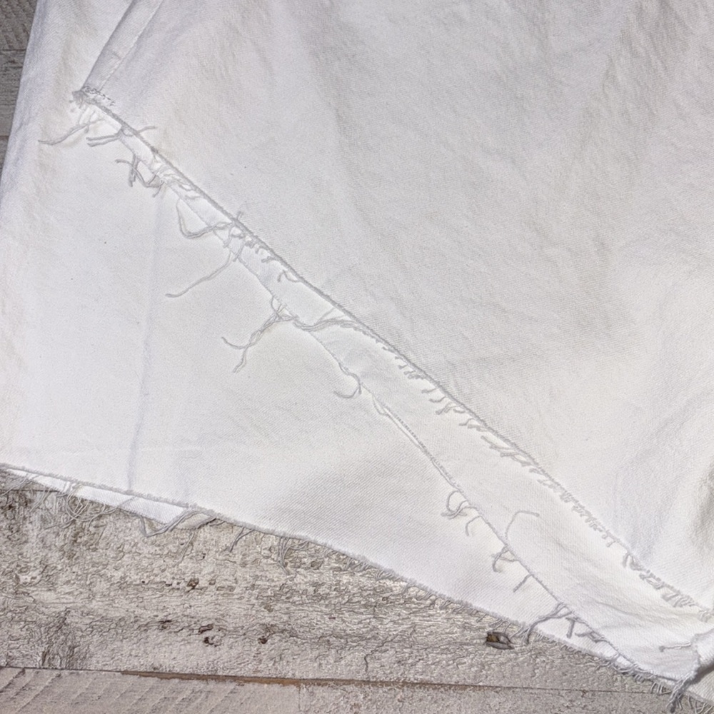 Old Navy Shorts Denim High-Rise Slouchy White Straight Women's Size: 28 New - Picture 13 of 14